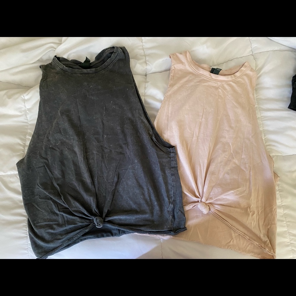Set of two tank tops